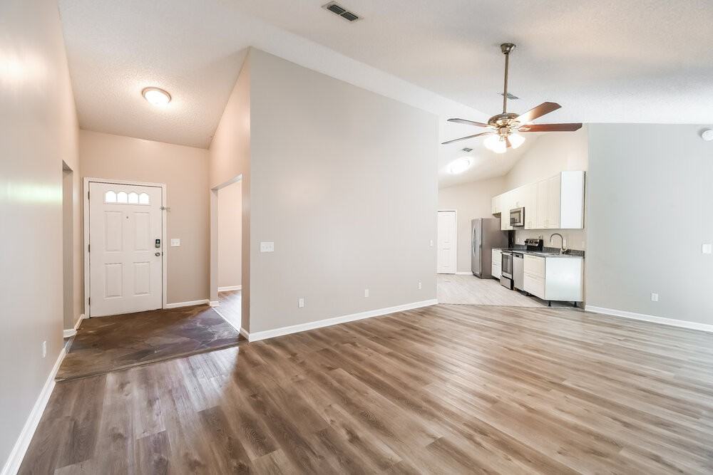 465 Oldfield Dr - Photo 4 of 16