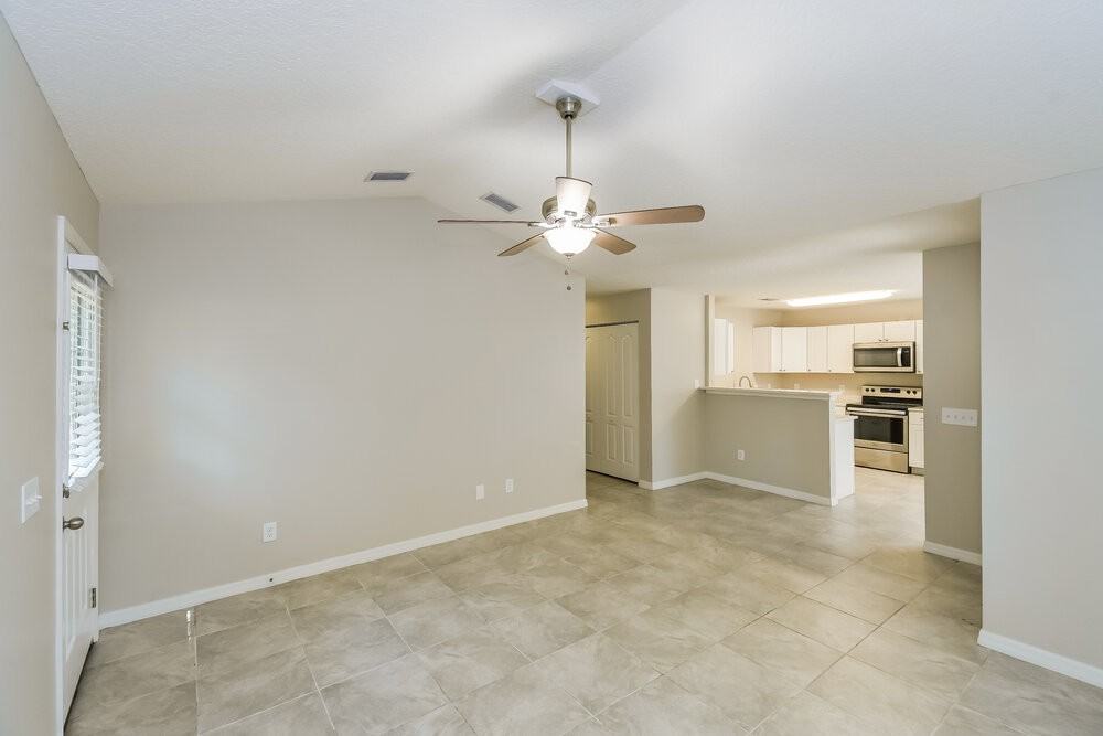 1040 W 7th St - Photo 5 of 19