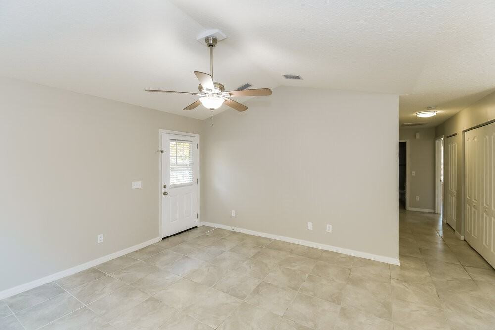 1040 W 7th St - Photo 7 of 19