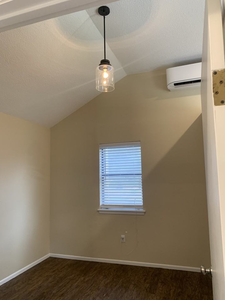 1010 Rockmoor #6 - Photo 4 of 5