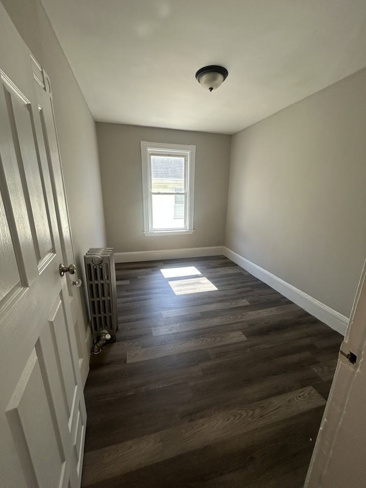 666 Metropolitan Ave #3 - Photo 6 of 10