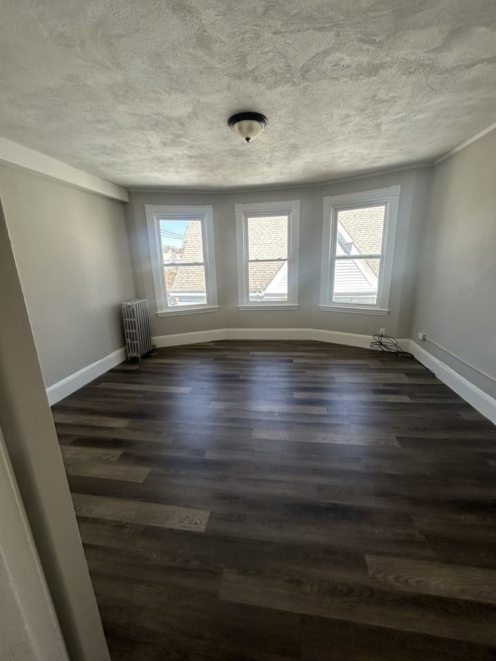 666 Metropolitan Ave #3 - Photo 7 of 10