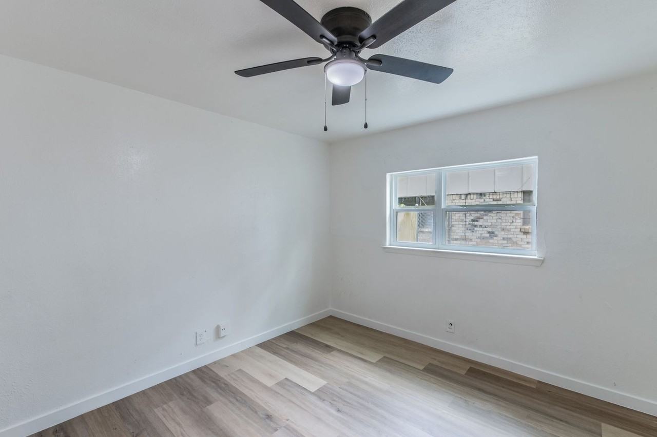7514 Olusta Dr - Photo 3 of 17