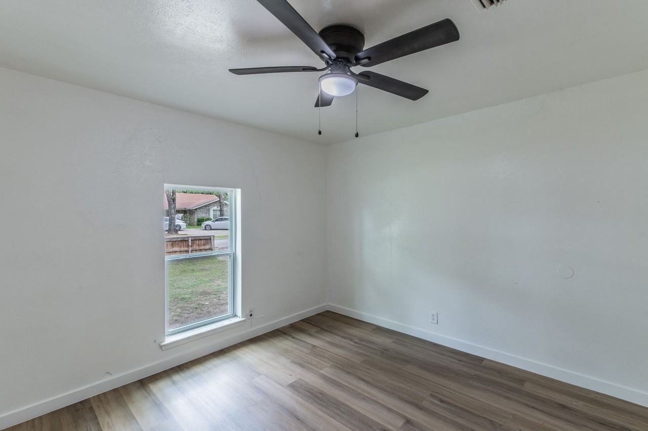 7514 Olusta Dr - Photo 5 of 17