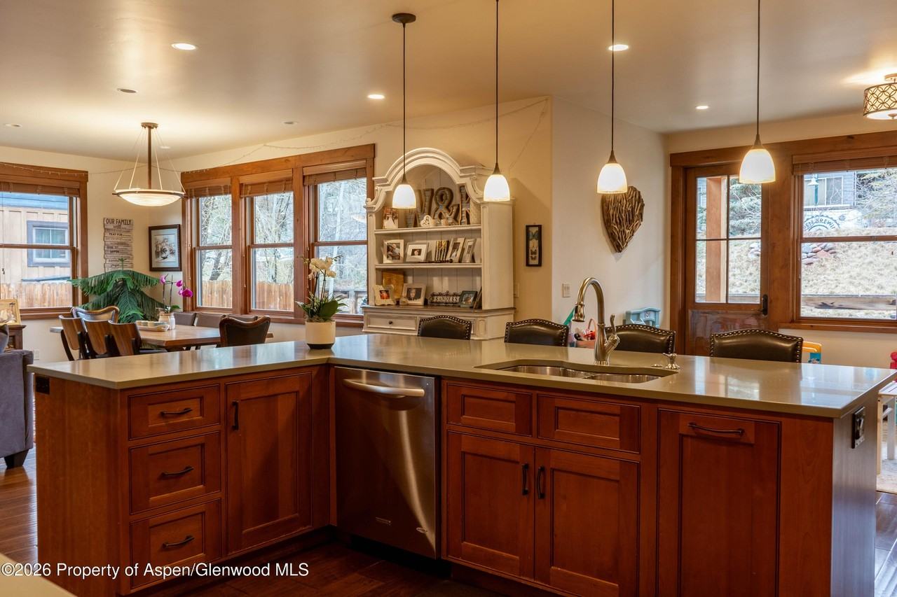 109 Valley Ct - Photo 7 of 41