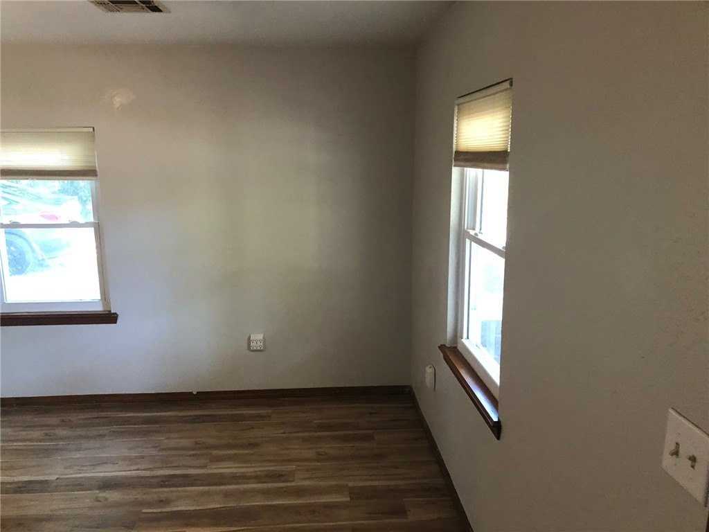 624 N Wright St - Photo 5 of 16
