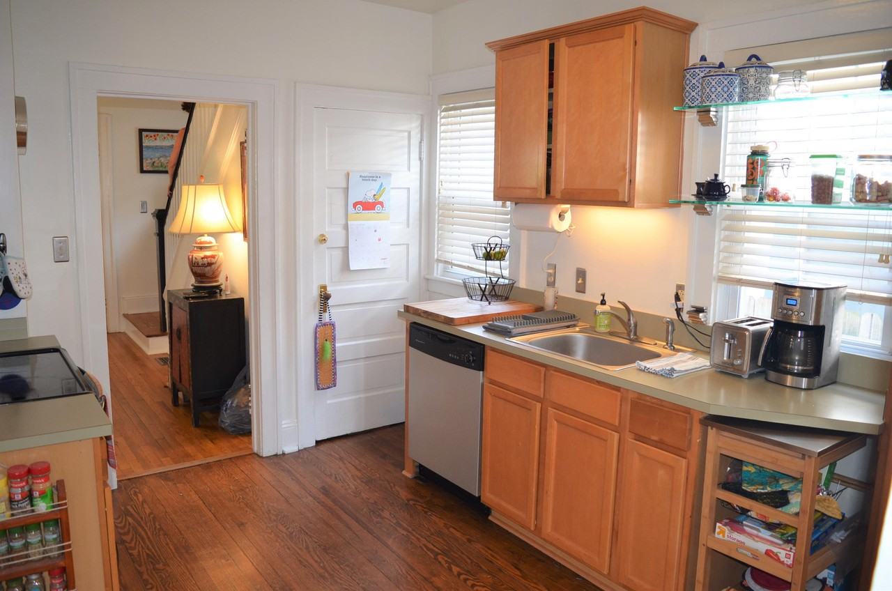 810 Brandon Ave #1 - Photo 4 of 11