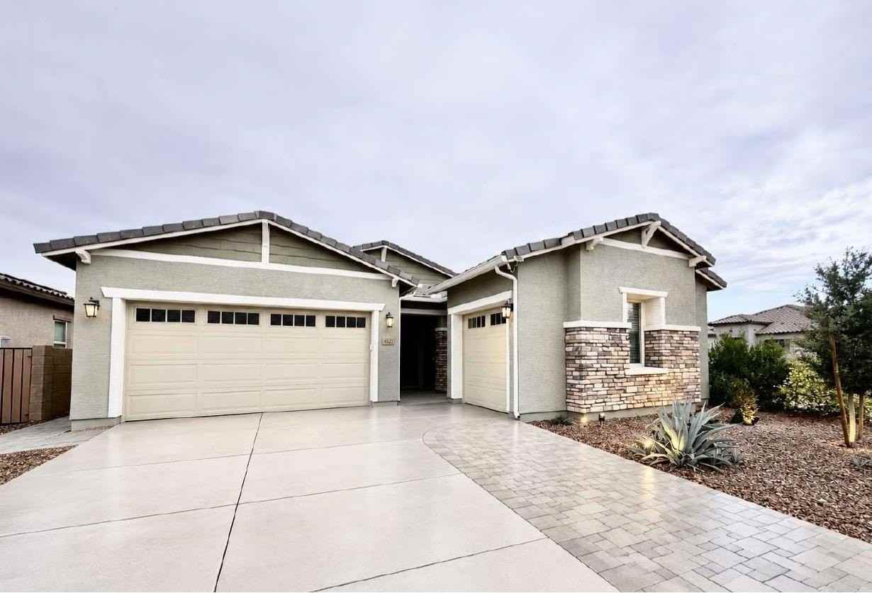 4323 N 92nd Dr