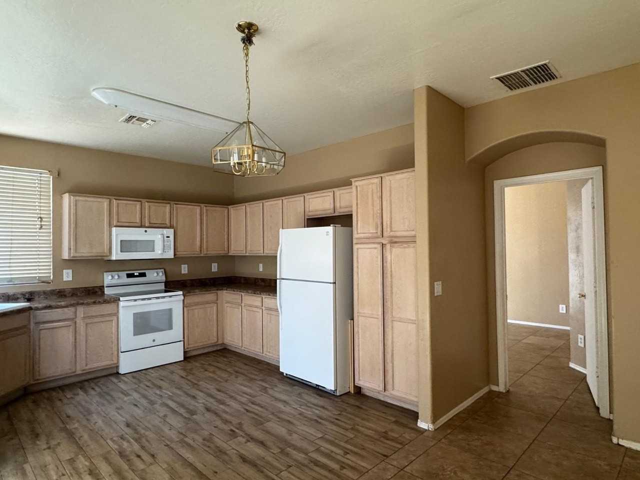 1814 S 114th Dr - Photo 3 of 12