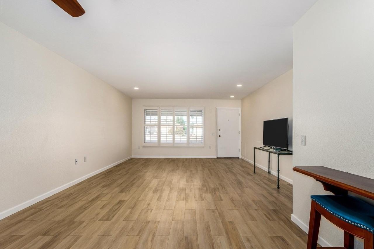 13023 W Beardsley Rd - Photo 3 of 39