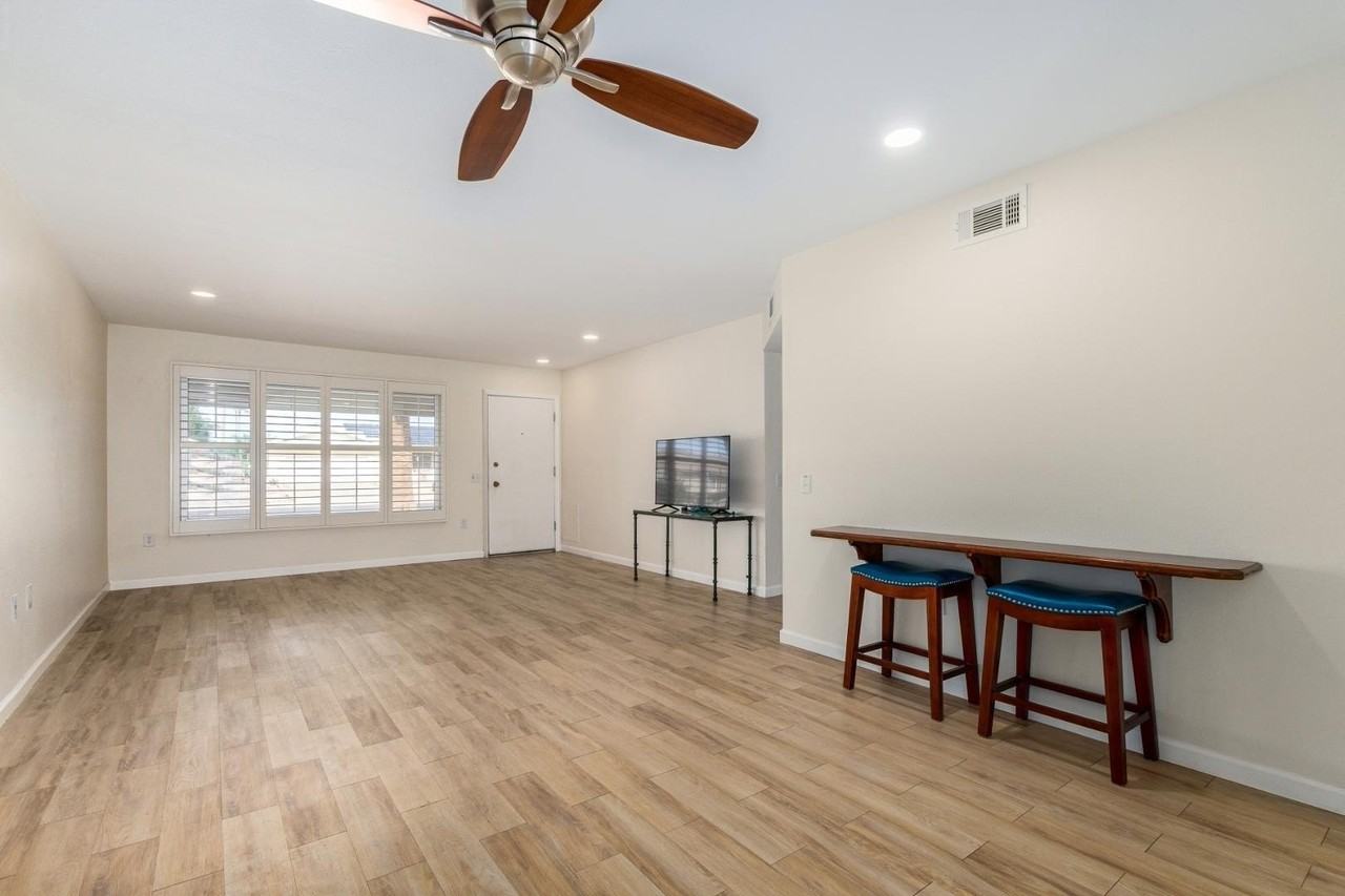 13023 W Beardsley Rd - Photo 4 of 39