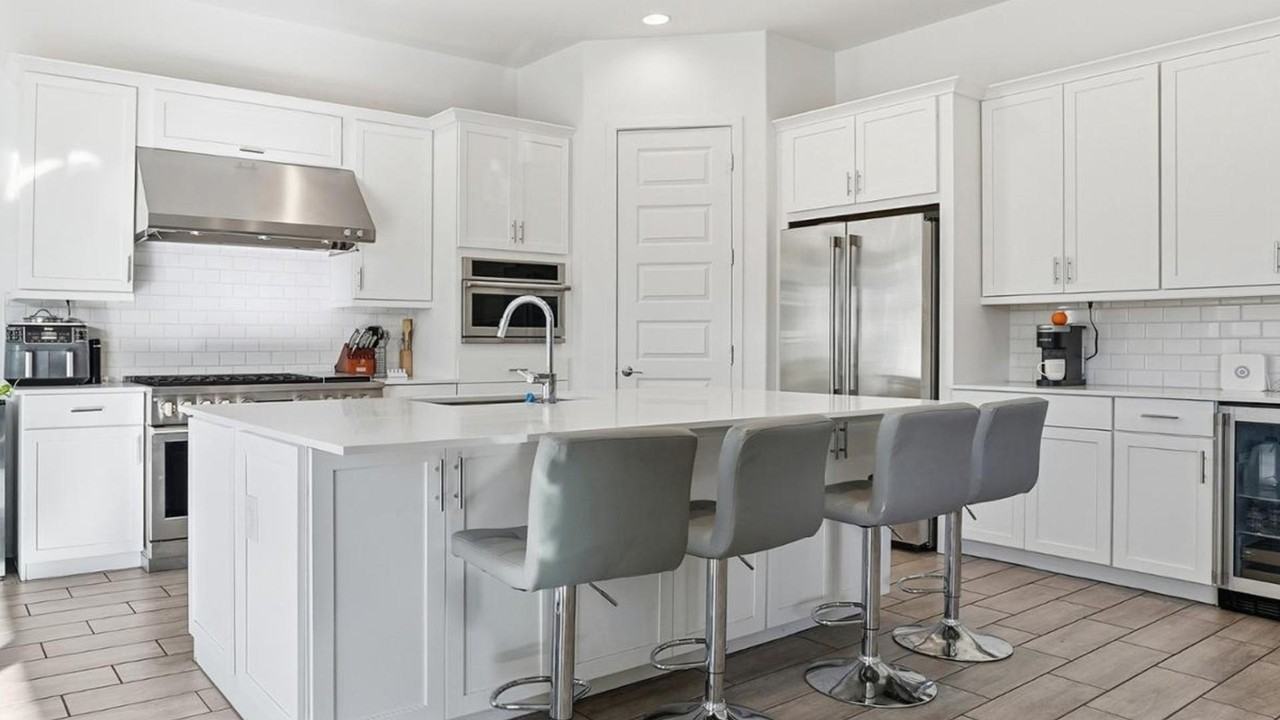 4221 W Carmen St - Photo 2 of 25