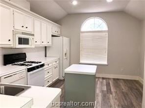 1304 Bayou Woods Dr - Photo 7 of 16