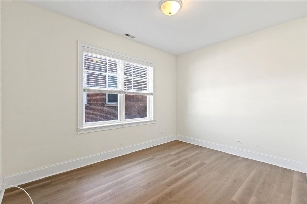 2500 Green Bay Rd #201 - Photo 4 of 10