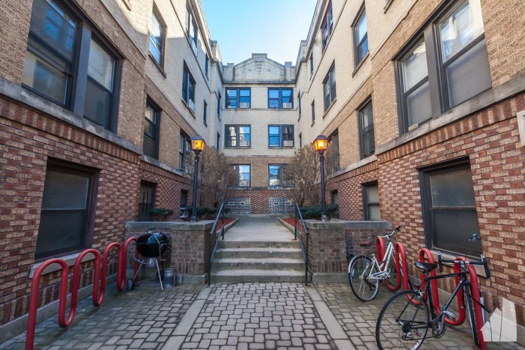 701 W Brompton Ave