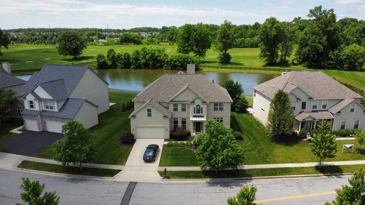 7704 Gateway Ln - Photo 2 of 41
