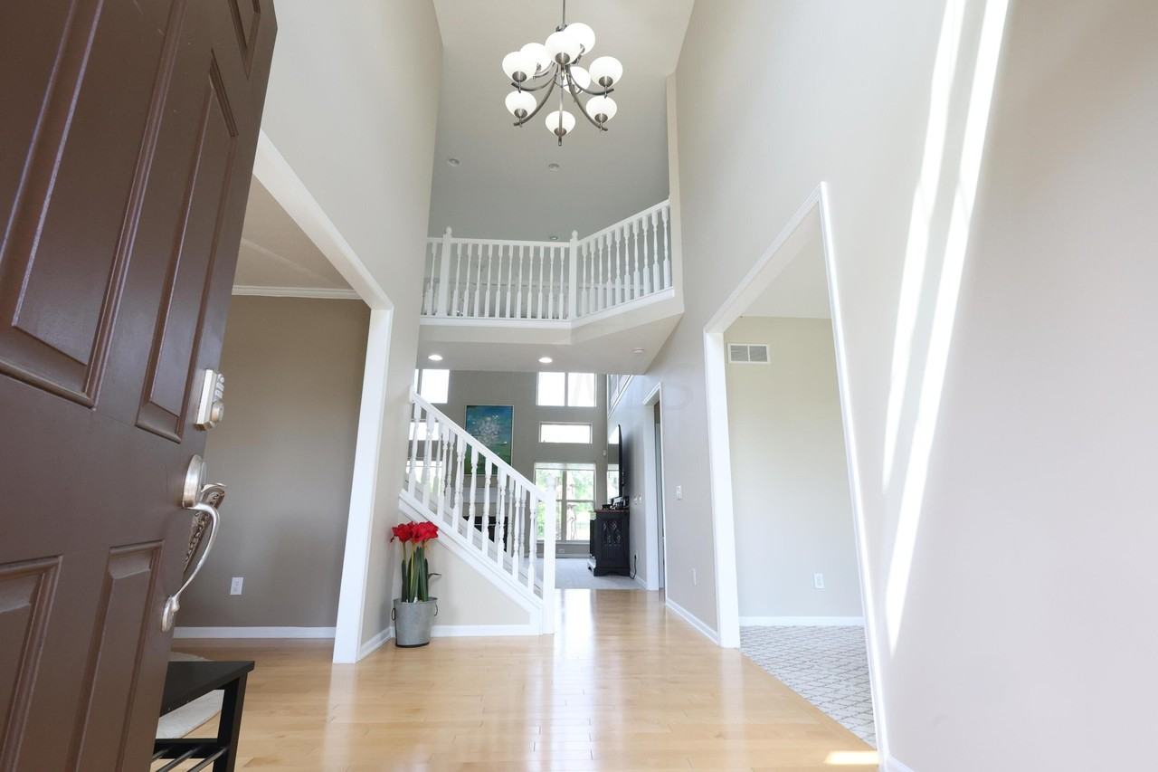 7704 Gateway Ln - Photo 7 of 41