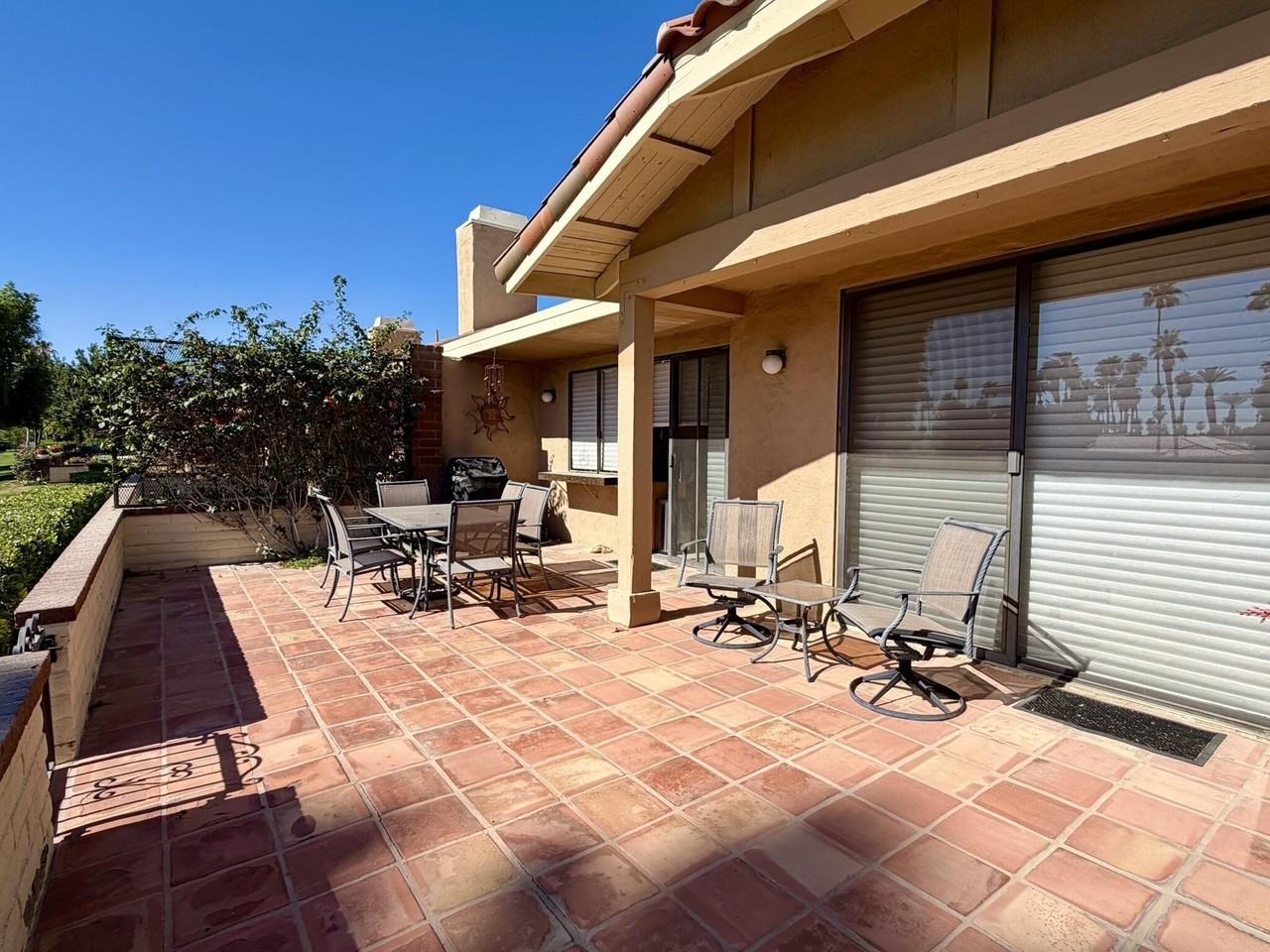240 Santa Barbara Cir - Photo 2 of 15