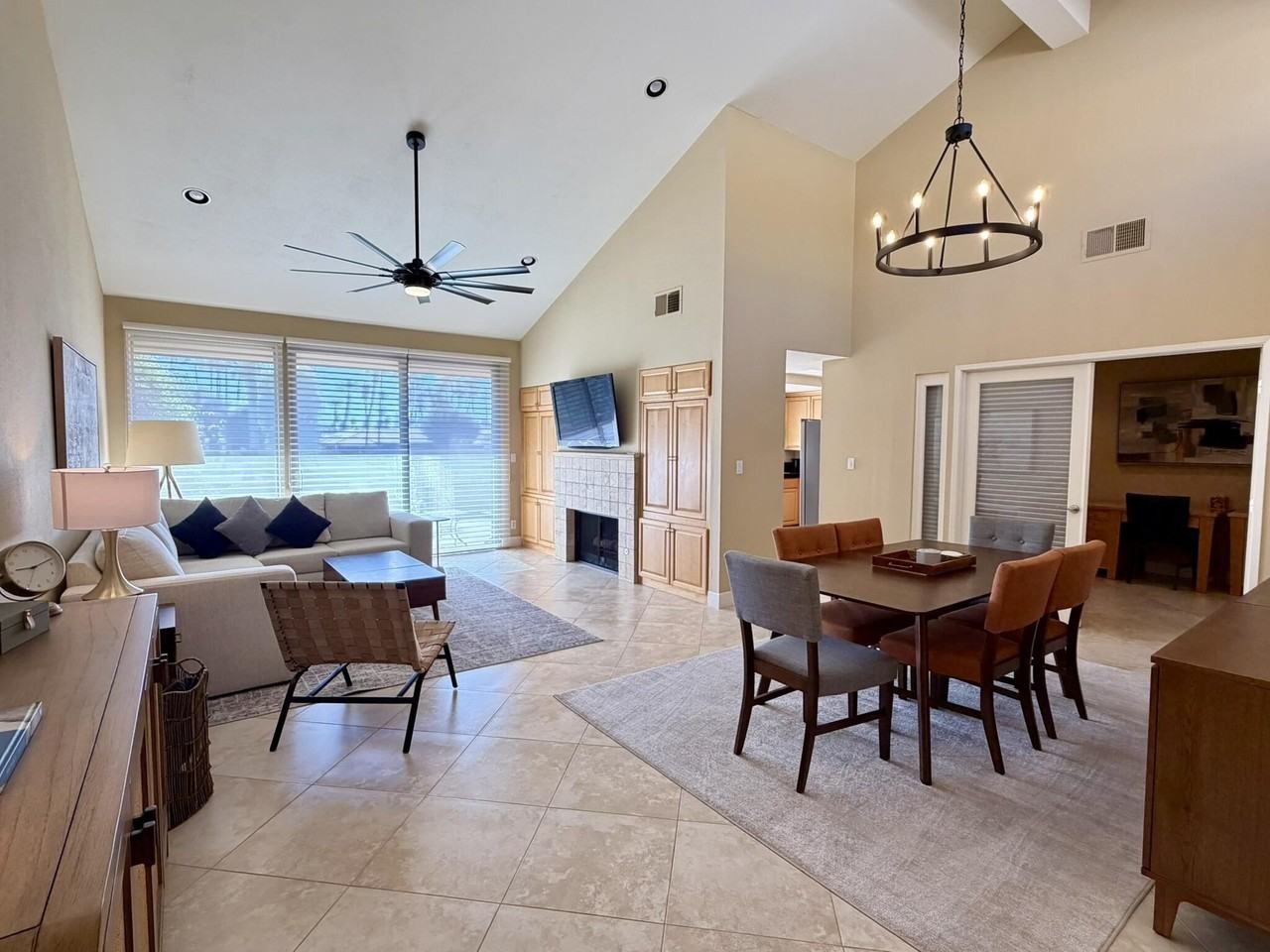 240 Santa Barbara Cir - Photo 4 of 15
