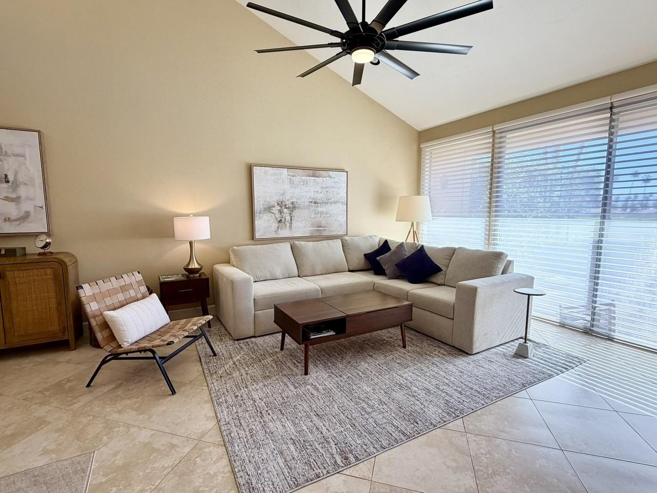 240 Santa Barbara Cir - Photo 5 of 15