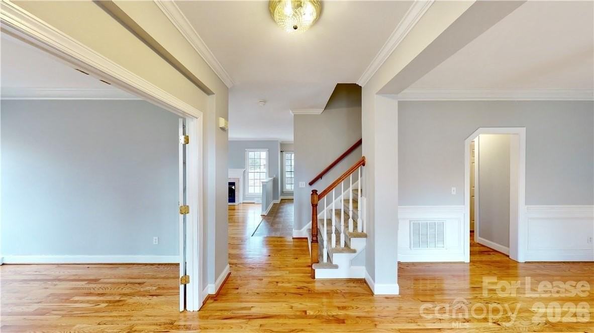 7819 Red Oaks Trl - Photo 2 of 40