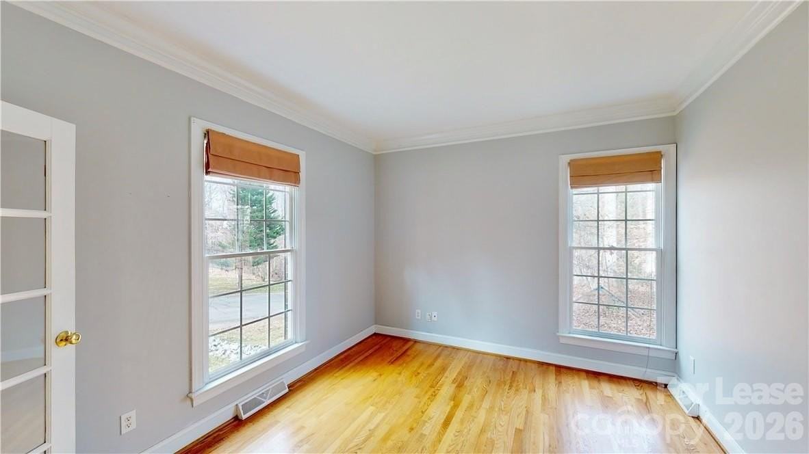 7819 Red Oaks Trl - Photo 3 of 40
