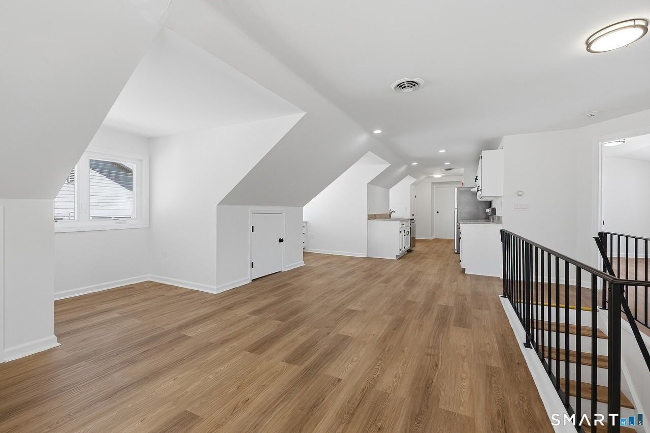 426 Main St #G - Photo 3 of 24