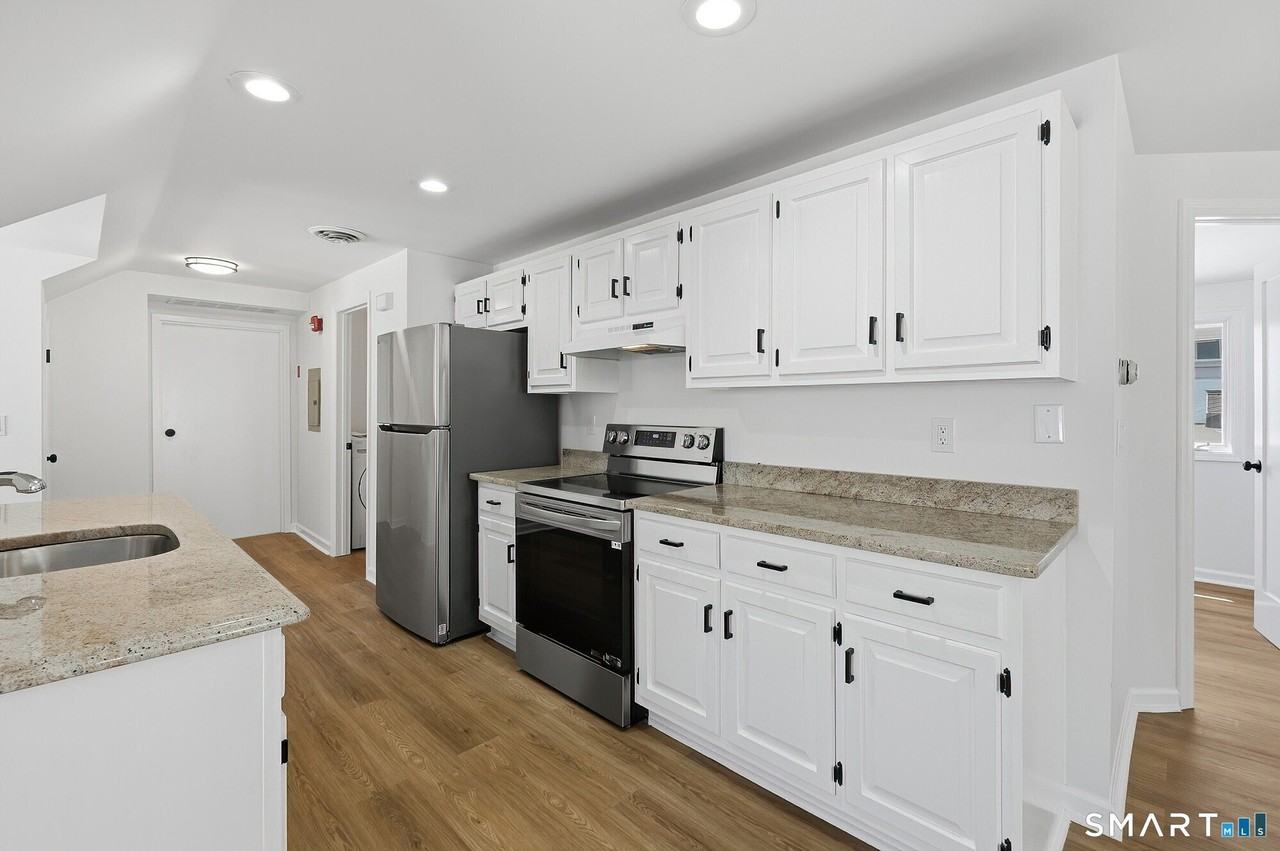 426 Main St #G - Photo 4 of 24