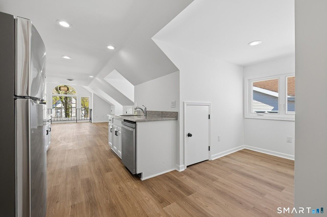 426 Main St #G - Photo 6 of 24