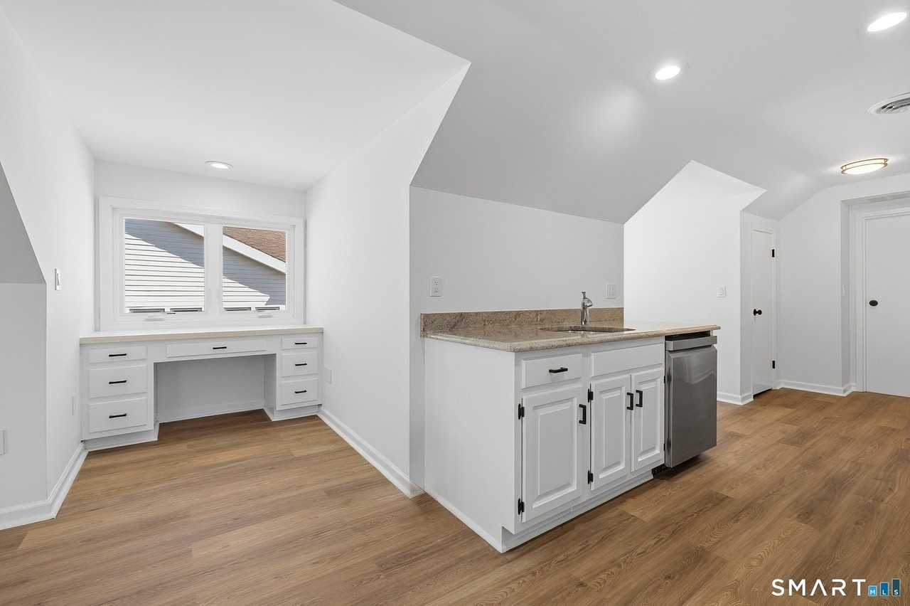 426 Main St #G - Photo 7 of 24