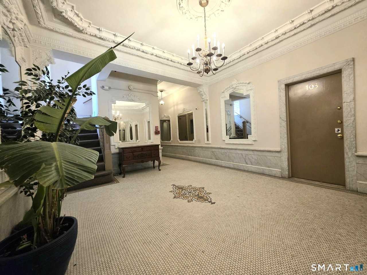 548 Orange St #304 - Photo 3 of 10