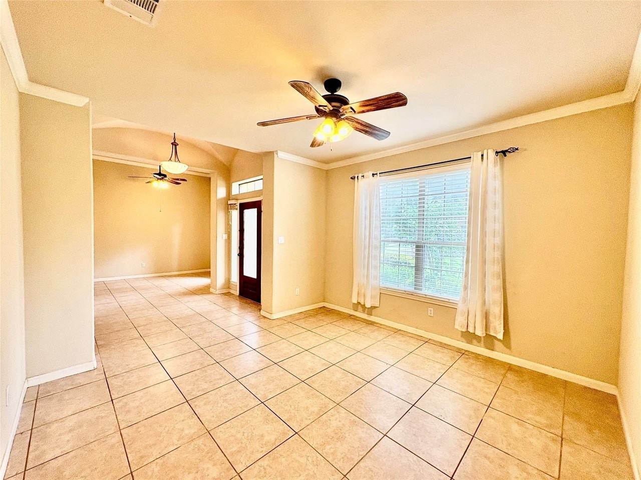 15210 Falcon Dr - Photo 5 of 32