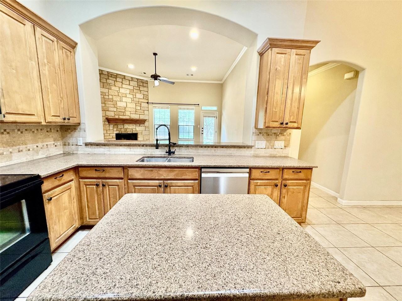15210 Falcon Dr - Photo 7 of 32