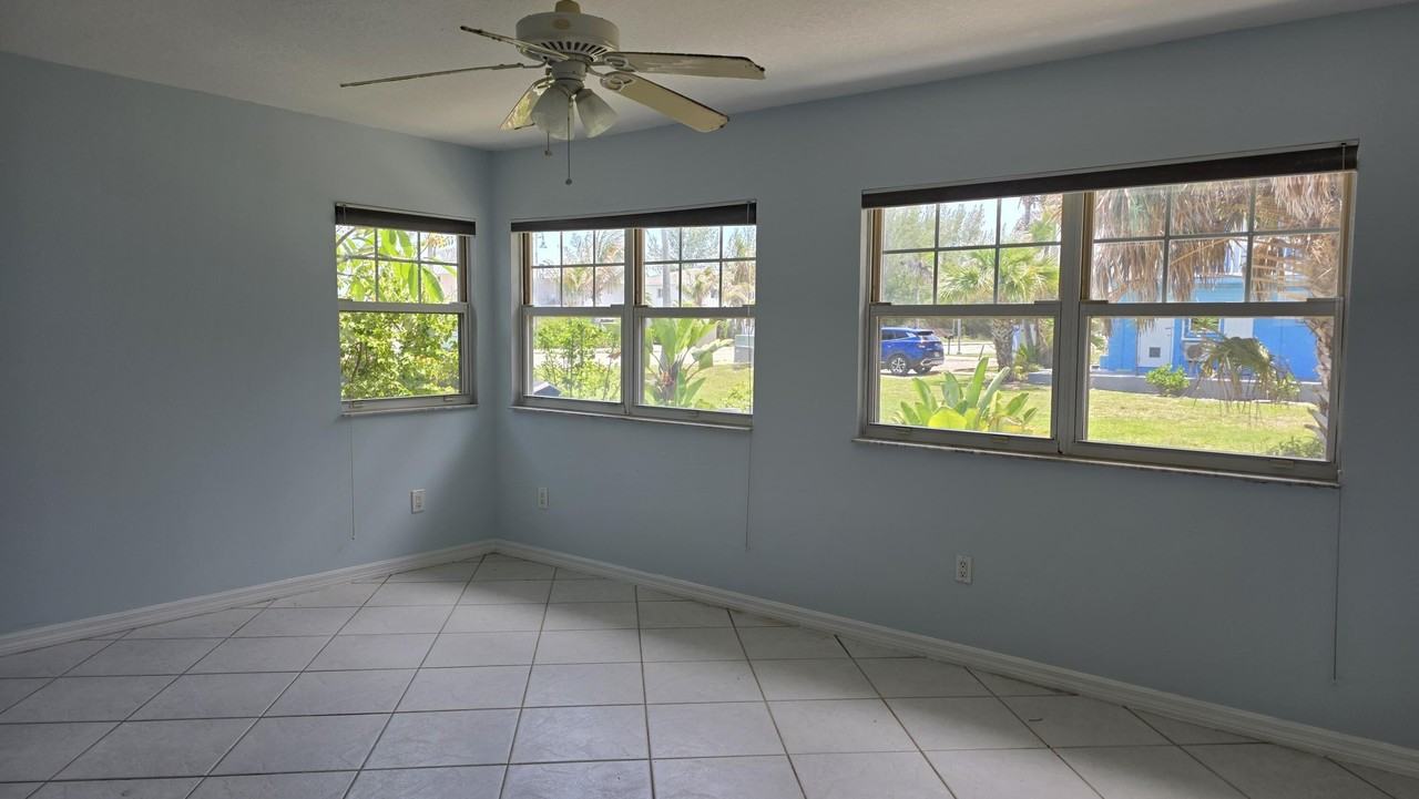 1125 S Ocean Dr - Photo 4 of 9