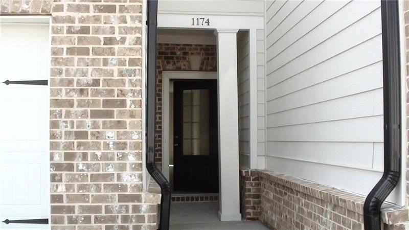 1174 Arrowlake Rd - Photo 3 of 39