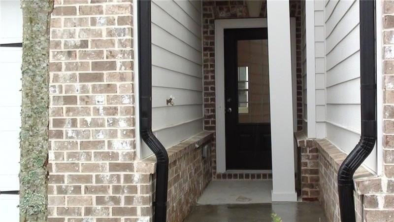 1174 Arrowlake Rd - Photo 4 of 39