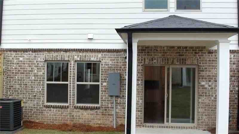 1174 Arrowlake Rd - Photo 5 of 39