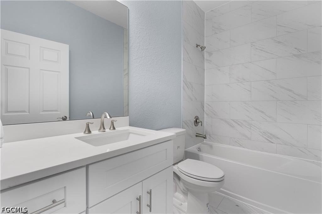 704 Broadway Ave - Photo 7 of 21