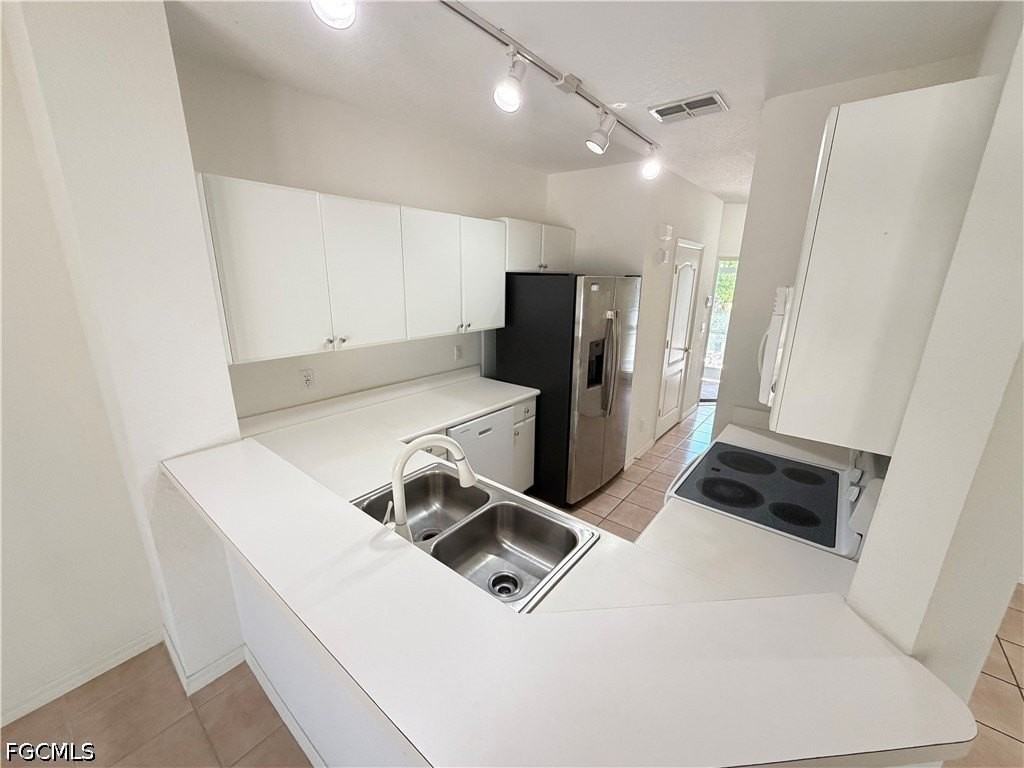 8541 Athena Ct - Photo 4 of 17
