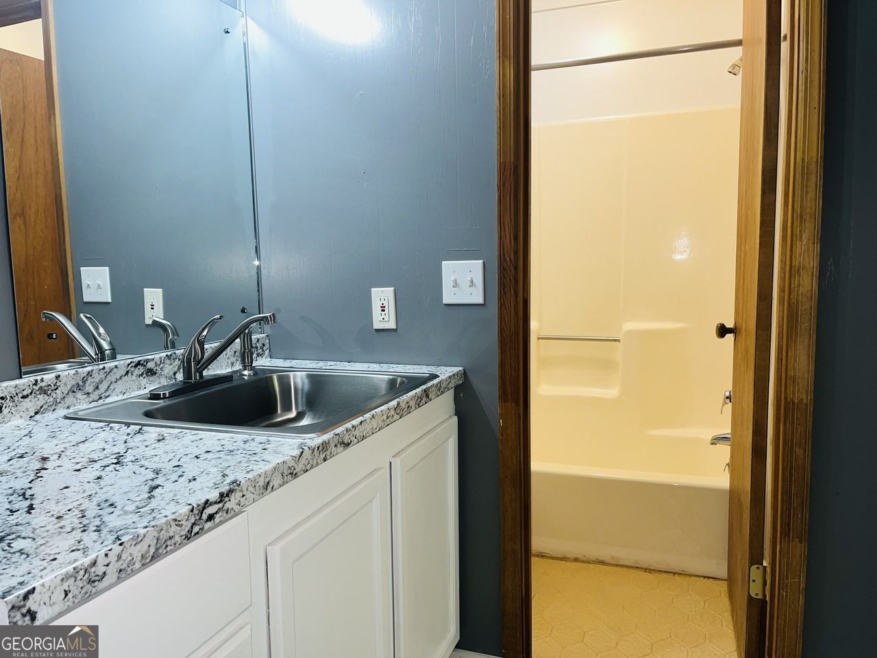 128 S Main Ave #07 - Photo 6 of 8