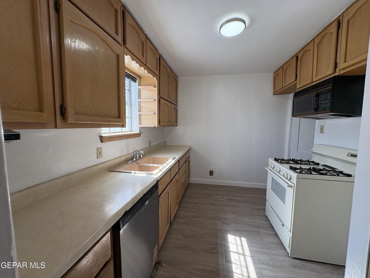 3701 Jackson Ave - Photo 3 of 25