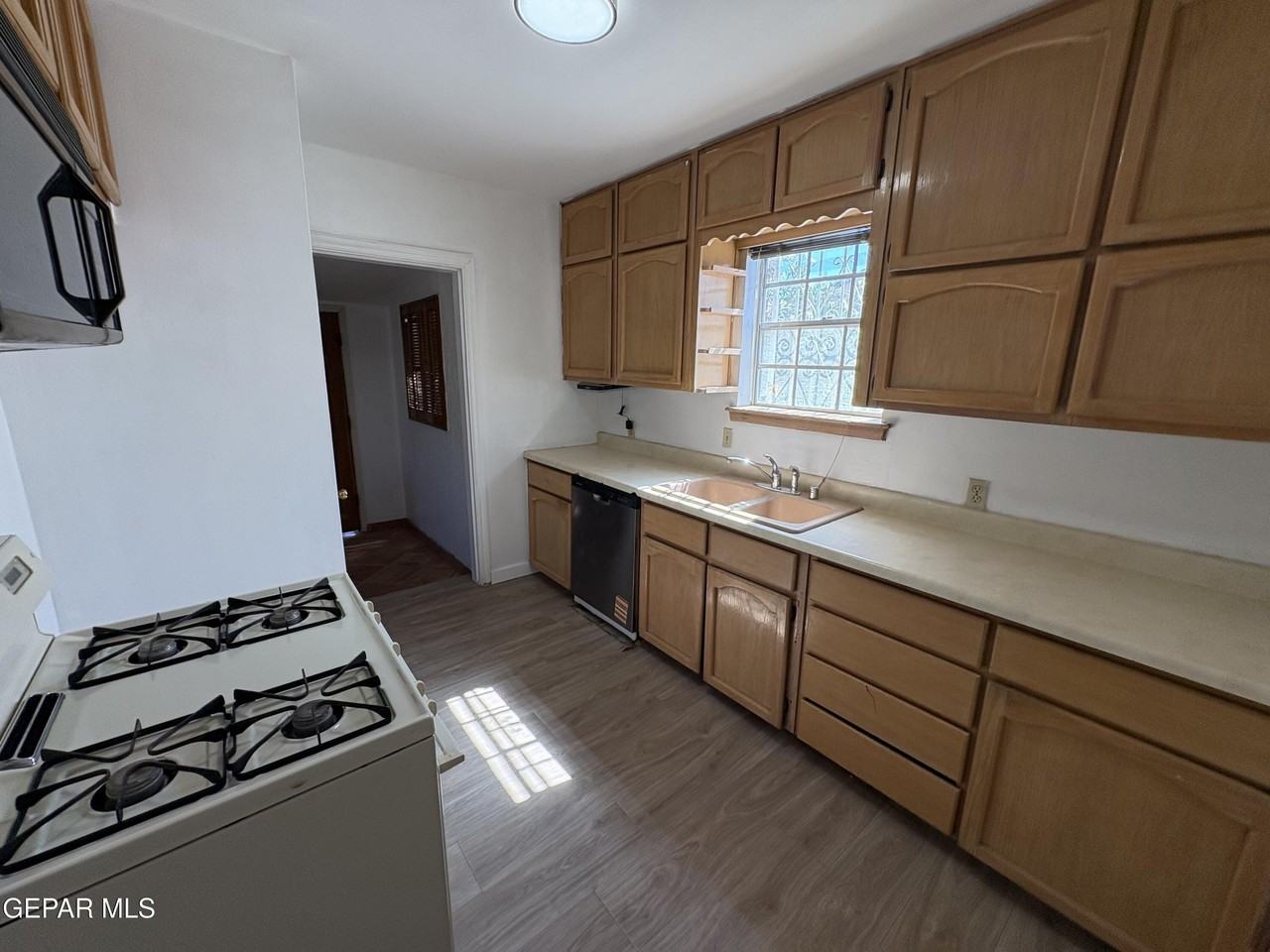 3701 Jackson Ave - Photo 4 of 25