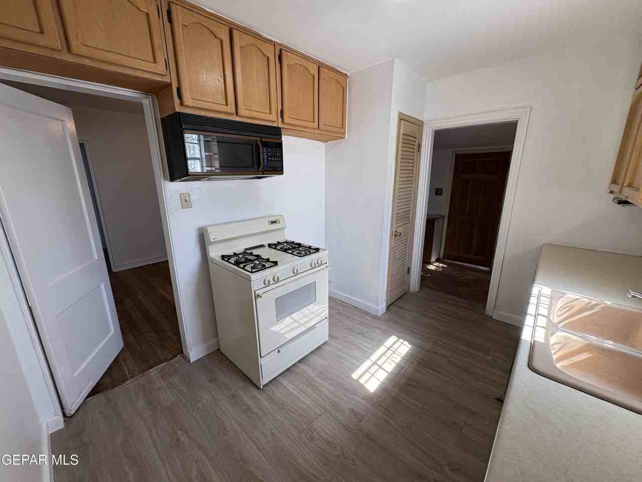 3701 Jackson Ave - Photo 5 of 25