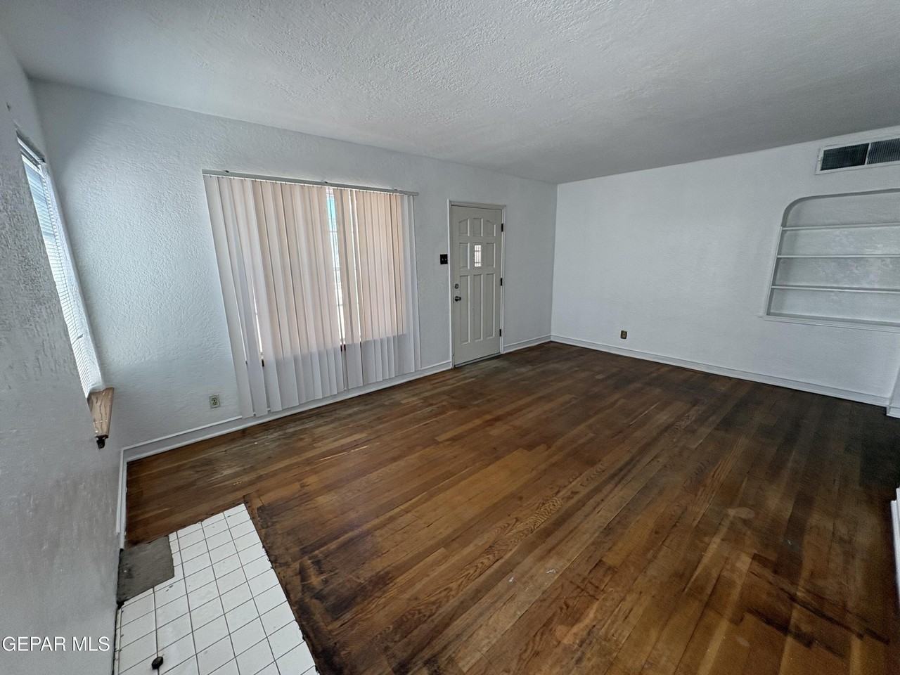 3701 Jackson Ave - Photo 7 of 25