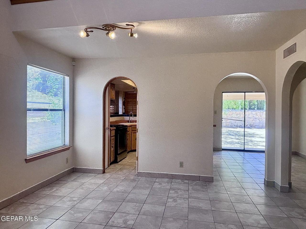 11670 Rufus Brijalba Dr - Photo 6 of 22