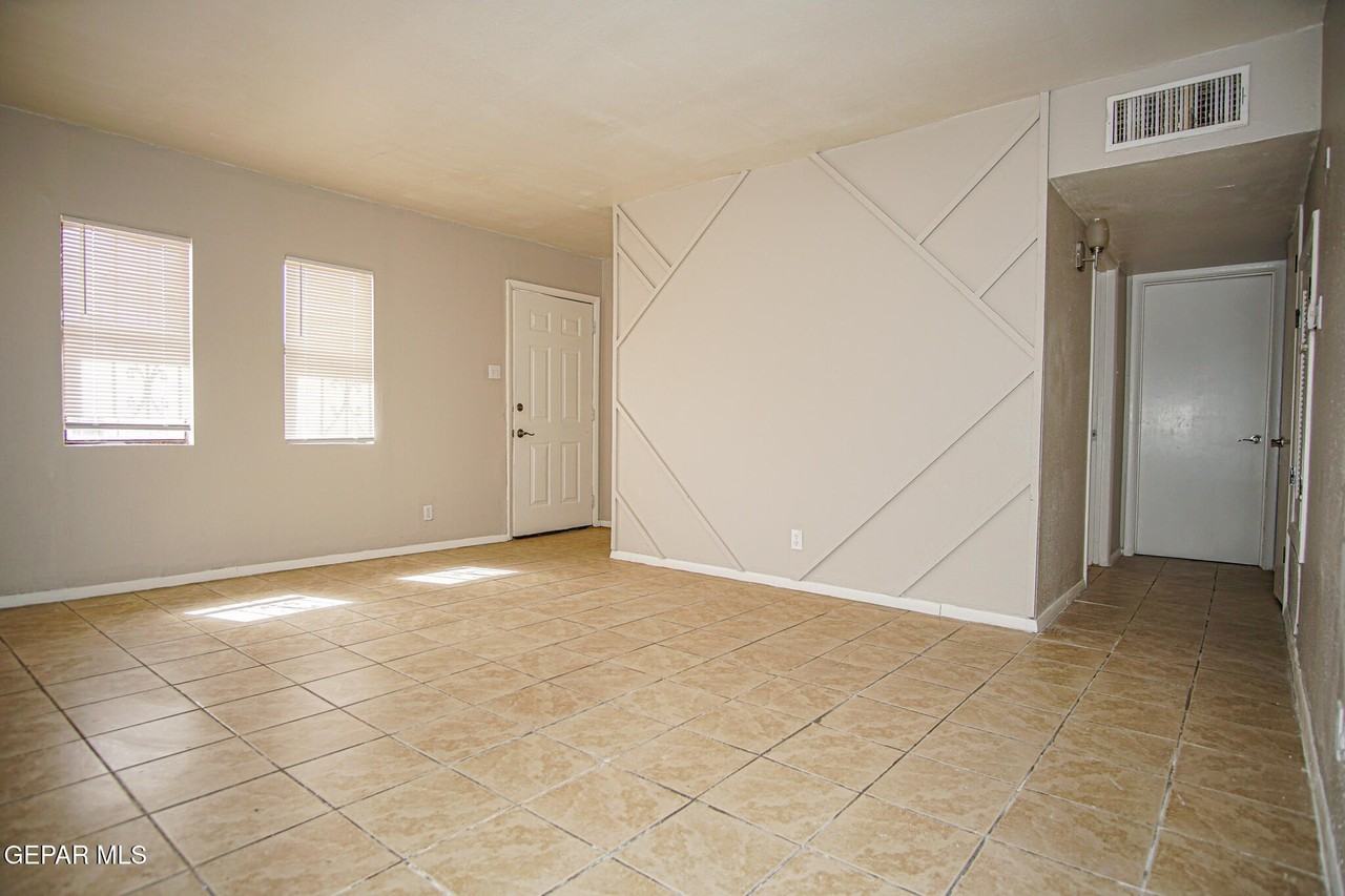 408 Mississippi Ave #B - Photo 3 of 15
