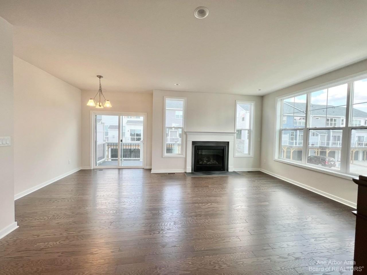 2875 Rayfield Ave - Photo 4 of 27