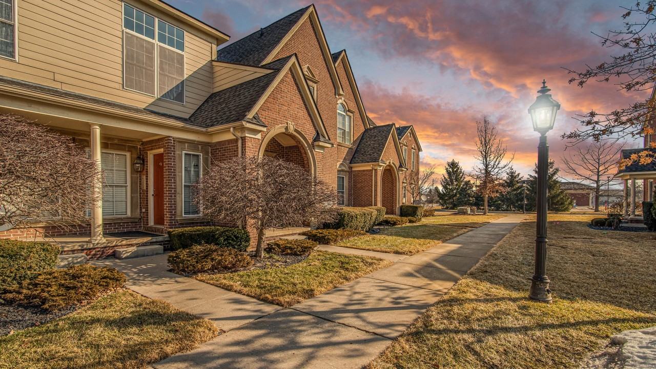 45605 Graystone Ln - Photo 2 of 20
