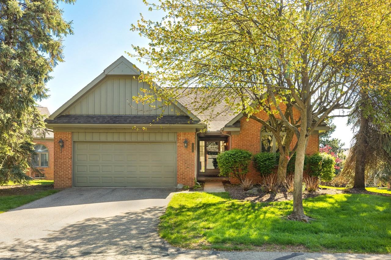 37743 Avon Ln - Photo 2 of 33