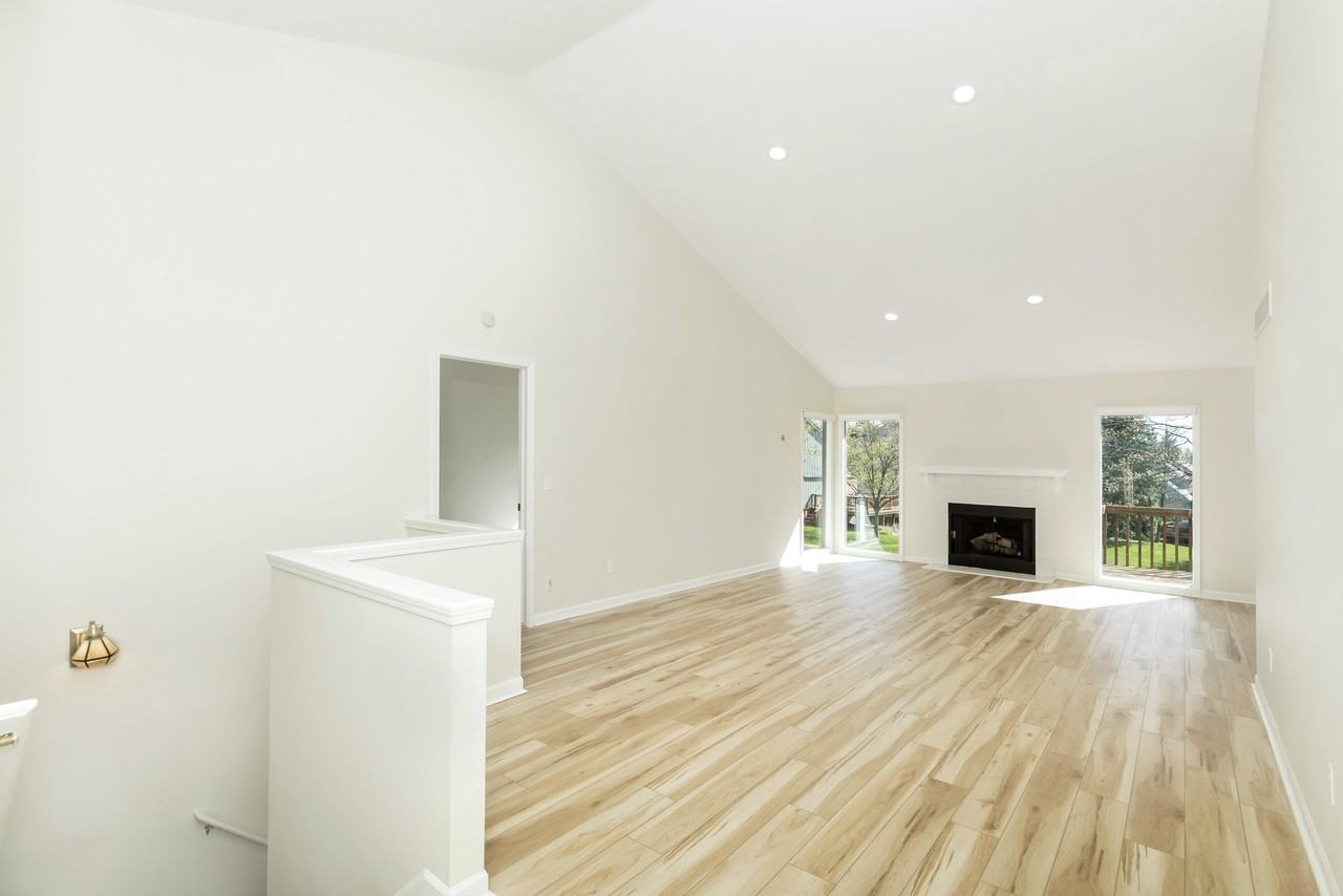 37743 Avon Ln - Photo 4 of 33